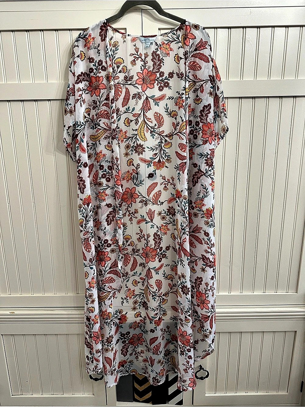 Boutique+ + Floral Open Front Kimono in White & Red Size 0X-1X Like New